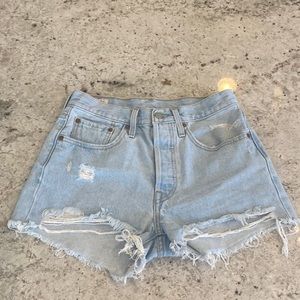 Free people Levi 501 denim jean shorts Worn Once Size 26